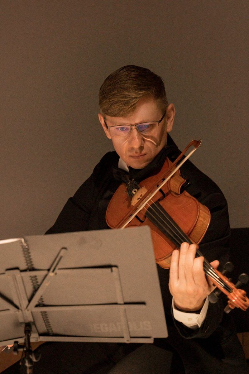 Музыкант квартета Delos