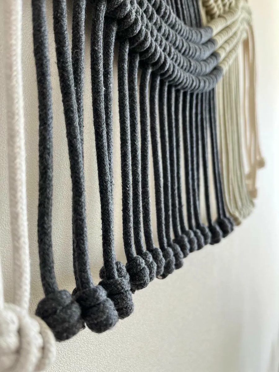 Око Гора — макро, тёмные шнуры