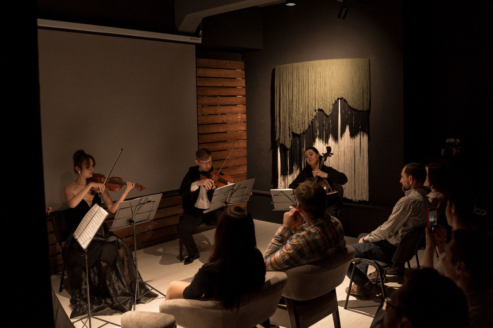 Открытие — аплодисменты